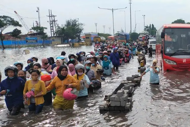 Semarang Dilanda Banjir, Warganet Sentil Ganjar: Ngurus Daerah aja Gagal, Malah Mau Nyapres