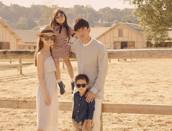 Istri Jay Chou Dikritik karena Bekerja Setelah Sebulan Melahirkan, Begini Responsnya