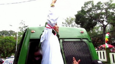 Bahar bin Smith Hadir di Pengadilan Negeri Bandung Jelang Pembacaan Vonis, Simpatisan Gemakan Takbir