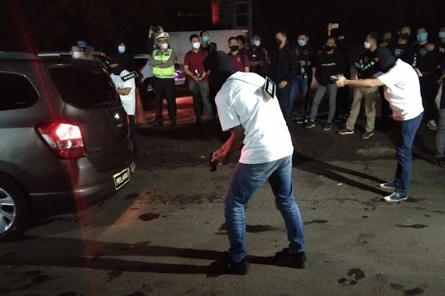 Adegan olah Tempat Kejadian Perkara (TKP) kasus KM 50 yang menewaskan 6 Laskar FPI. FOTO/Net