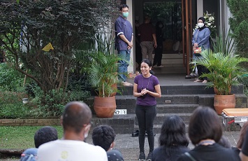 [FOTO] Kesedihan Dee Lestari ditinggal Reza Gunawan