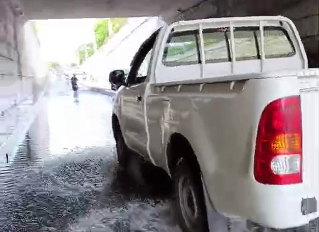 Genangan air di Underpass Beurawe dan Kuta Alam. FOTO/Tangkapan Layar. Ⓒ Hak cipta foto di atas dikembalikan sesungguhnya kepada pemilik foto