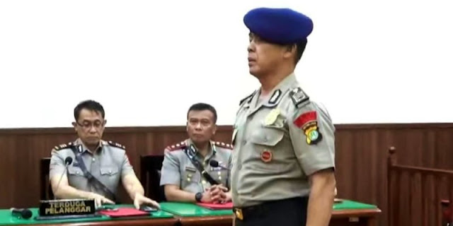 Bripka Rohmat sedang menjalani Sidang Komisi Kode Etik Polri (KKEP) di Gedung TNCC Mabes Polri, Jakarta Selatan, Kamis malam, 4 September 2025. FOTO/Net. Ⓒ Hak cipta foto di atas dikembalikan sesungguhnya kepada pemilik foto