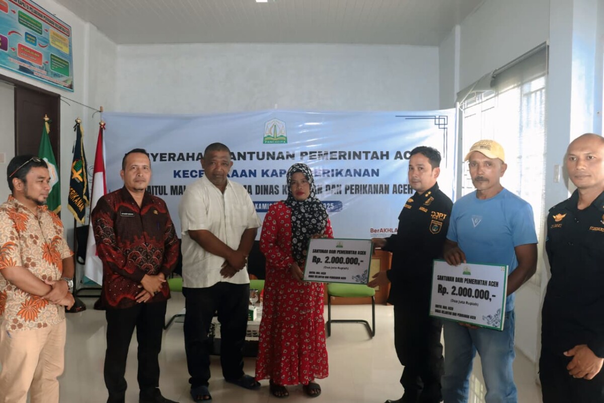 Suasana penyaluran santunan bagi nelayan dan keluarga korban kapal tenggelam di Aceh Timur yang berlangsung di Kantor Pelayanan Kesyahbandaran PPN Idi