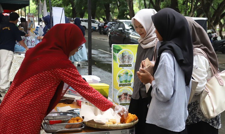 Hujan Tak Menghalangi KANSIS USK, Geliat Wirausaha Mahasiswa Tetap Jadi Magnet Pengunjung