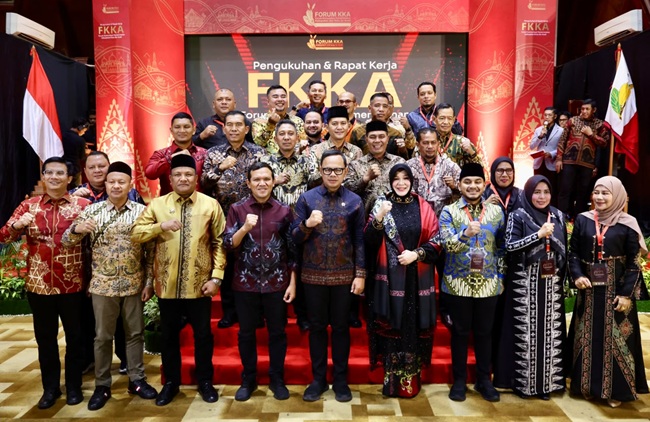 Wagub Aceh Sampaikan Tiga Aspirasi kepada Wamendagri dalam Pengukuhan Forum KKA