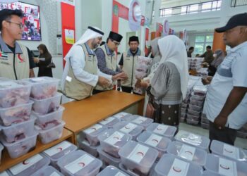 UIN Ar-Raniry Salurkan 2.300 Paket Daging Kurban Bantuan Emirates Red Crescent