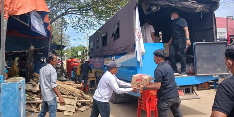 Warga Neuheun Aceh Besar Salurkan Bantuan untuk Korban Banjir Pidie Jaya