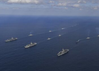 Pejabat pemerintah Amerika Serikat (AS) mengatakan gugus tempur USS Abraham Lincoln beroperasi di perairan Semenanjung Korea.