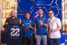 Arema FC kembali memperkenalkan tiga penggawa baru, Hanis Saghara, Hasyim Kipuw, dan Ilham Udin Armaiyn.