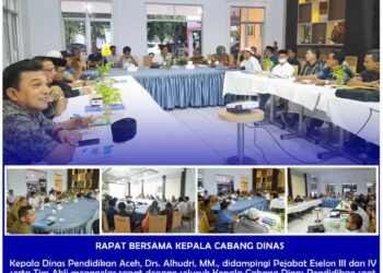 Kepala Dinas Pendidikan Aceh, Drs. Alhudri, MM menggelar rapat bersama dengan Pejabat Eselon III dan IV, Tim Ahli dan seluruh Kepala Cabang Dinas Pendidikan di Aula Hotel SMKN 3 Banda Aceh, Senin (11/4/2022). FOTO/Dok. Disdik Aceh