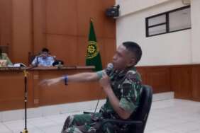 Terdakwa kasus dugaan pembunuhan Handi Saputra dan Salsabila, Kolonel Infanteri Priyanto saat menjalani sidang lanjutan di Pengadilan Militer Tinggi II Jakarta, Jakarta Timur, Kamis (7/4).