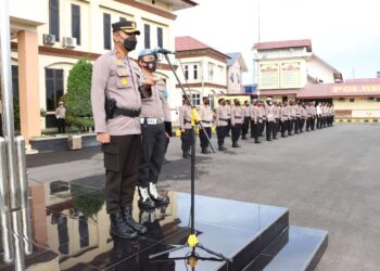 Kapolres Lhokseumawe AKBP Eko Hartanto pimpin upacara laporan kenaikan pangkat pengabdian Polri TMT 01 April 2022. FOTO/HAI/Azhari