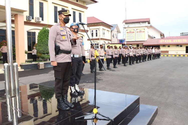 Kapolres Lhokseumawe AKBP Eko Hartanto pimpin upacara laporan kenaikan pangkat pengabdian Polri TMT 01 April 2022. FOTO/HAI/Azhari