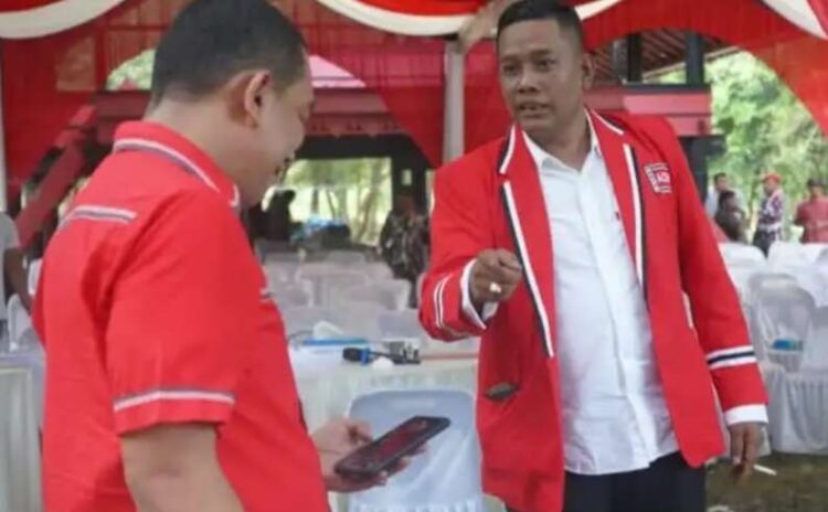 Mantan Ketua DPR Aceh, Dahlan Jamaluddin bersama Ketua DPR Aceh baru, Pon Yahya alias Saiful Bahri. FOTO/Net