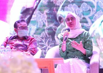 Ketua Umum Pp Fatayat Nu Anggia Ermarini (Kanan) Bersama Kepala Bkkbn Hasto Wardoyo Saat Launching Film Pendek