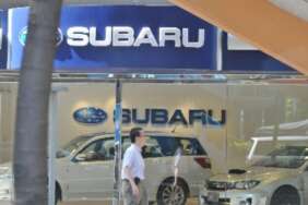 Subaru. Subaru Corp telah menangguhkan pengiriman dari tiga model mobil utamanya karena kerusakan sensor mesin.