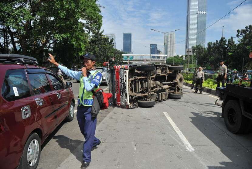 Ilustrasi kecelakaan mobil. Polresta Bogor Kota melakukan kegiatan bakti sosial berbagi dengan komunitas lalu lintas. 