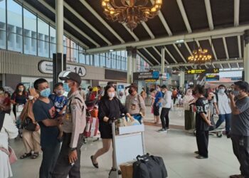 Suasana Arus Balik Lebaran 2022 Di Terminal 1 Bandara Soekarno-Hatta, Tangerang, Banten, Sabtu (7/5/2022)