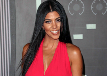 Bikin Heboh, Kourtney Kardashian Telan Sperma Travis Barker 4 Kali Seminggu
