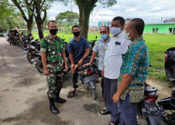 Suasana Idul Fitri 1443 H, Babinsa Kodim 0103/Aut Silaturahmi Dengan warga dan Perangkat Desa