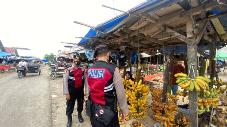 Tim URC Samapta Polres Lhokseumawe tingkatkan patroli dialogis di kawasan pasar tradisional, Kota Lhokseumawe. FOTO/Net