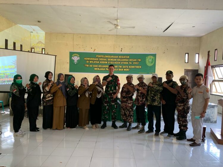Kodim 0103/Aceh Utara dengan Keluarga Besar TNI (KBT) melaksanakan Komunikasi Sosial (Komsos) dalam rangka Pembinaan Teritorial (Binter) Terpadu di Aula Koramil 17/Spk, Kab Aceh Utara, Selasa (24/05/2022). FOTO/Dok. Kodim 0103/Aceh Utara
