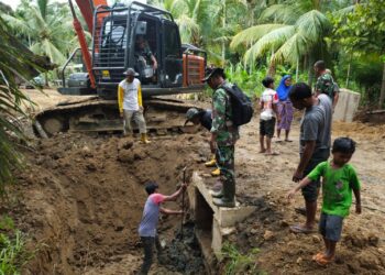 Satgas TNI Manunggal Membangun Desa (TMMD) Imbangan Ke-113 Kodim 0103/Aceh Utara, di Desa Blang Mane Kec. Paya Bakong Kab. Aceh Utara selama sebulan menjalankan program TMMD ke-113 tinggal dan menetap di wilayah itu. FOTO/HAI/Azhari