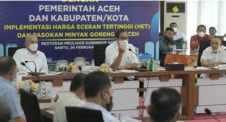Pemerintah Aceh yang dipimpin Sekretaris Daerah (Sekda) Aceh Taqwallah mengikuti rapat koordinasi (Rakor) bersama Menteri Perdagangan RI, Muhammad Lutfi, Sabtu (26/2/2022). FOTO/Dok. Istimewa