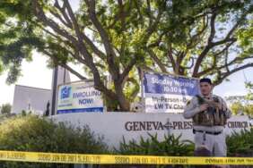 Seorang petugas menjaga halaman di Gereja Geneva Presbyterian di Laguna Woods, California, Ahad, 15 Mei 2022, setelah penembakan yang fatal.