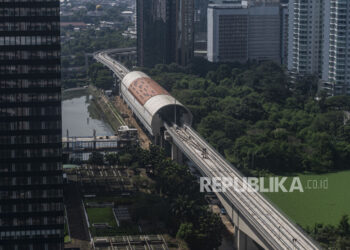 Suasana proyek pembangunan LRT (Light Rail Transit) Jabodebek di kawasan Dukuh Atas, Jakarta (ilustrasi).