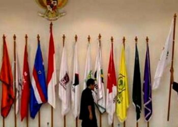 Survei: Pdip-Gerindra Unggul, Golkar Turun Ke Lima Besar. Foto:  Bendera Partai Politik (Ilustrasi)