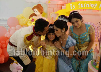 Anissa Faradilla membuat konsep Disney untuk pesta ulang tahun anaknya. (Seno/tabloidbintang.com)