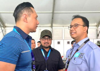Ketua Umum Partai Demokrat, Agus Harimurti Yudhoyono (AHY) bertemu dengan Gubernur DKI Jakarta, Anies Baswedan di perhelatan Formula E di Jakarta, Sabtu (4/6/2022). FOTO/Net