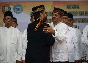 Sulaiman Juned saat memberikan sambutan pada acara pengukuhan ketua baru MAA di Aula Gubernur Sumbar, Senin, 6 Juni 2022.