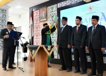 Aminullah Lantik Dewan Syariah Kota Banda Aceh