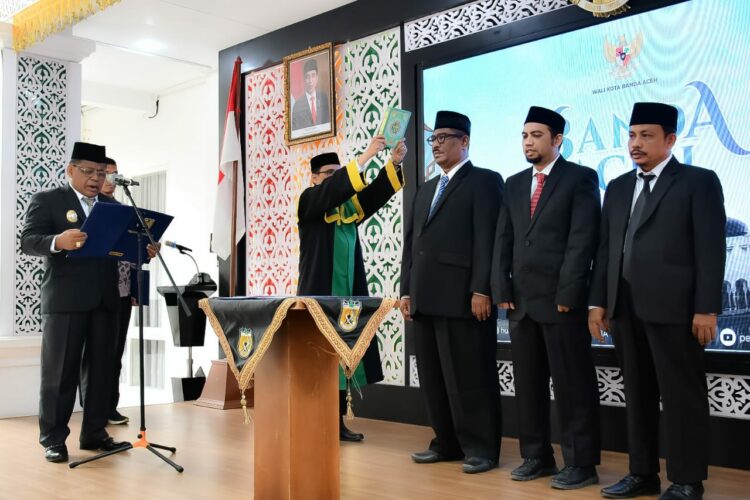 Aminullah Lantik Dewan Syariah Kota Banda Aceh