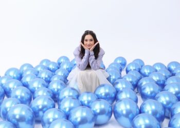 Beby Tsabina Tampil Colorful di Video Klip Muda,  Soundtrack Film Naga Naga Naga