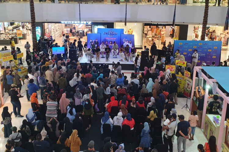 Bintang Sinetron IPA & IPS Sapa Penggemar di Event Amazing All Stars Fest