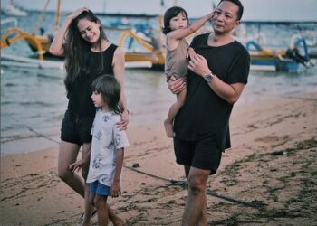 Cara Unik Sabai Morscheck Rayakan Ultah Pernikahan dengan Ringgo, Pakai Kostum Dinosaurus
