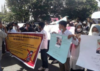 Demo di Polda Sumbar, Aliansi Pemuda Minangkabau Desak Polisi Tangkap Nikita Mirzani yang Diduga Hina Islam