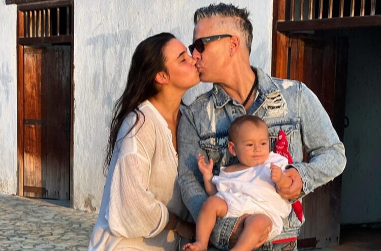 Fernando Carillo Makin Tua Makin Hot, Menikahi Daun Muda Hingga Punya Baby Lagi