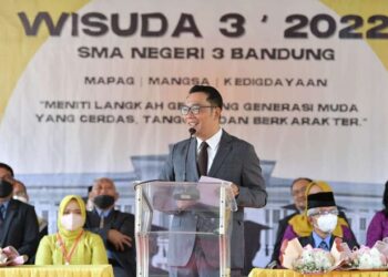 Hadiri Wisuda Anak Kedua, Ridwan Kamil Berpesan Orangtua Luangkan Waktu untuk Anak Tercinta