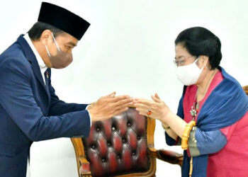 Jokowi Jangan Sandiwara, Kalau Setia dengan PDIP Seharusnya Sudah Copot LBP