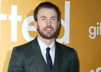 Kaya dan Populer, Chris Evans Baru Ganti HP Jadulnya iPhone 6 Setelah 7 Tahun