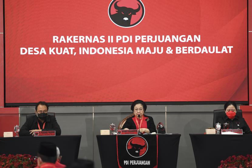 Megawati: Kalian Yang Berbuat Manuver, Keluar!