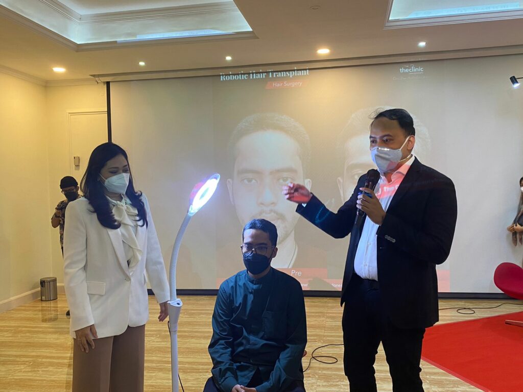 Mengenal Robotic Hair Transplant Solusi Atasi Kebotakan
