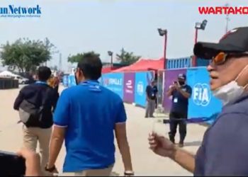 Menteri Pariwisata dan Ekonomi Kreatif, Sandiaga Salahuddin Uno menghadiri perhelatan formula e, Sabtu (4/6/2022). FOTO/Net