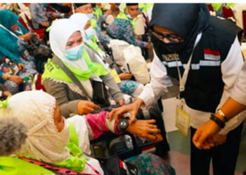 Pantau Kesehatan, Kemkes Bagikan 3.000 Wristband pada Jemaah Haji dengan Risiko Tinggi