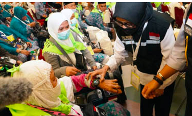 Pantau Kesehatan, Kemkes Bagikan 3.000 Wristband Pada Jemaah Haji Dengan Risiko Tinggi
